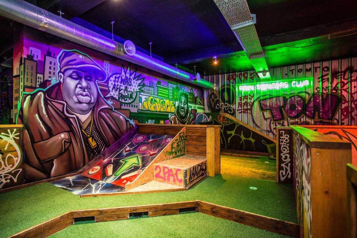 indoors-crazy-golf-with-graffiti-at-roxy-ball-room-indoor-activities-leeds