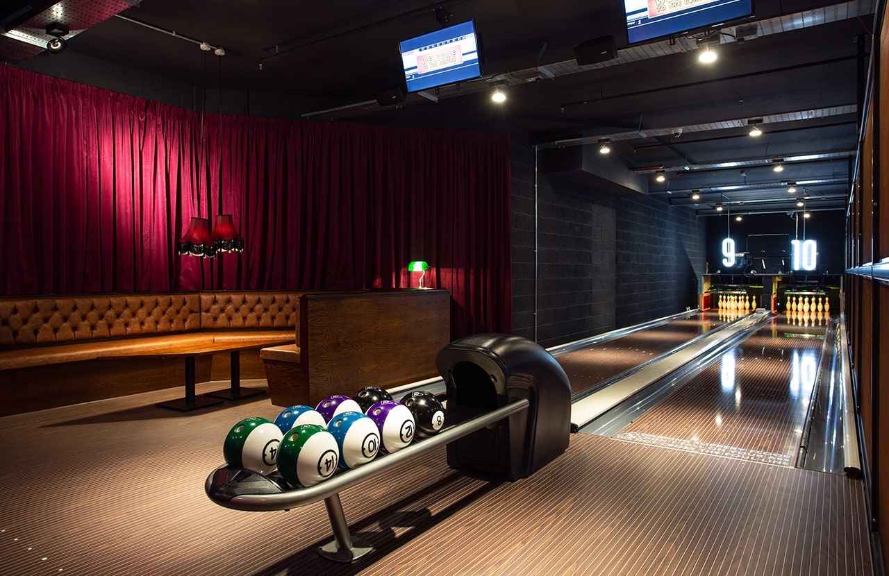 inside-lane7-bowling-alley-indoor-activities-birmingham