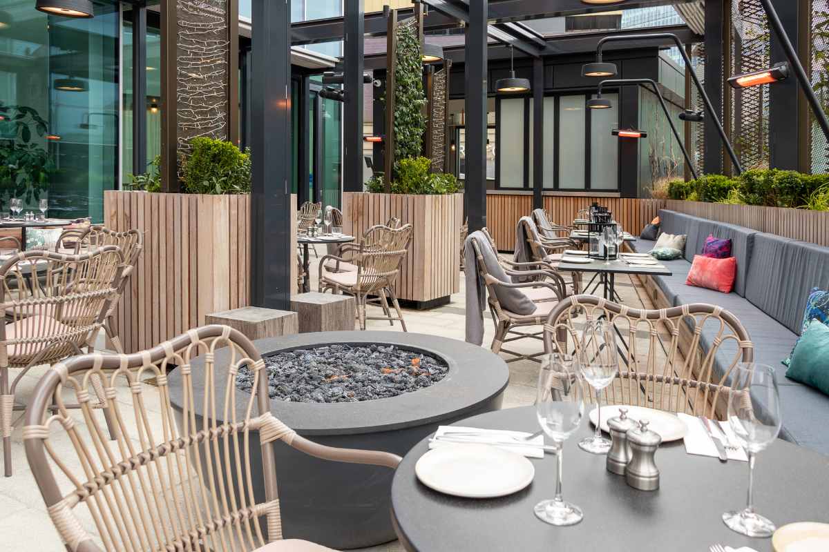 outdoor-tables-and-chairs-at-terrace-e20-at-the-stratford-hotel