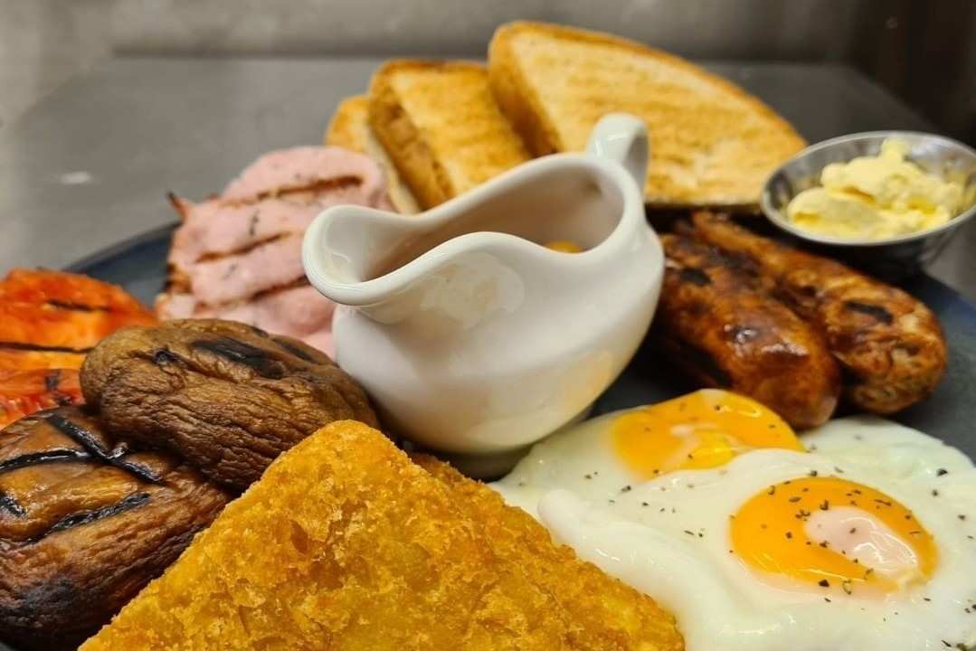 plate-of-full-english-breakfast-in-o-neills-pub