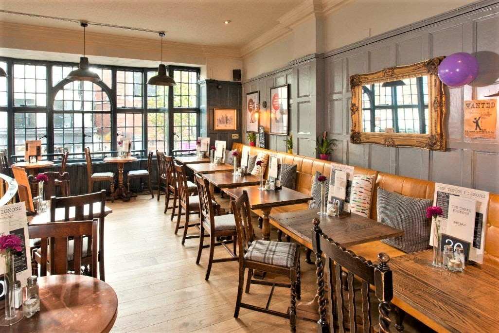 restaurant-tables-in-the-three-pigeons-pub