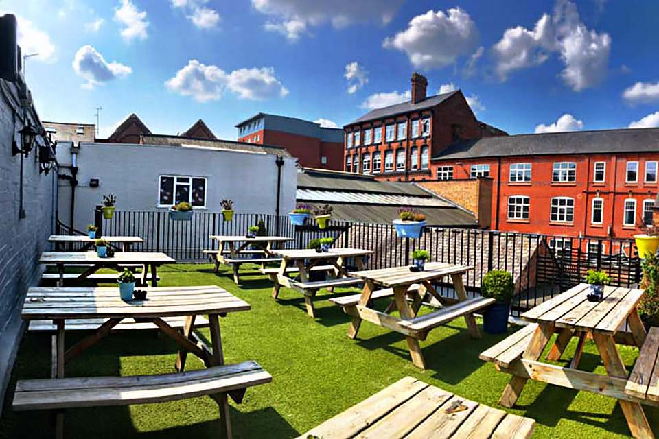 the-rutland-and-derby-terrace-on-sunny-day-rooftop-bars-leicester