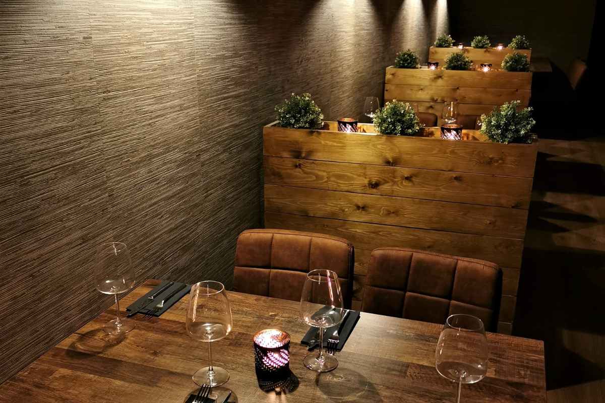 wine-glasses-on-table-at-arco-ristorante-italian-restaurant