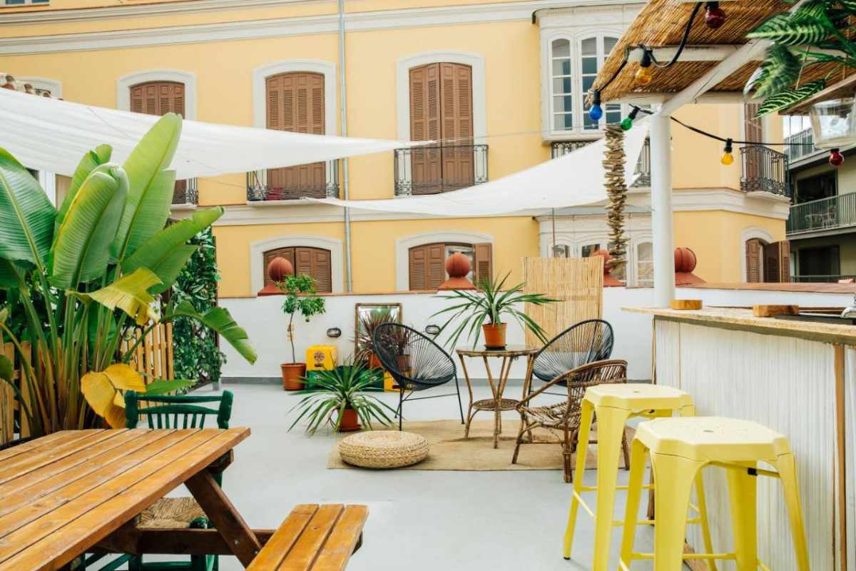 bar-and-seating-on-the-urban-jungle-hostel-terrace