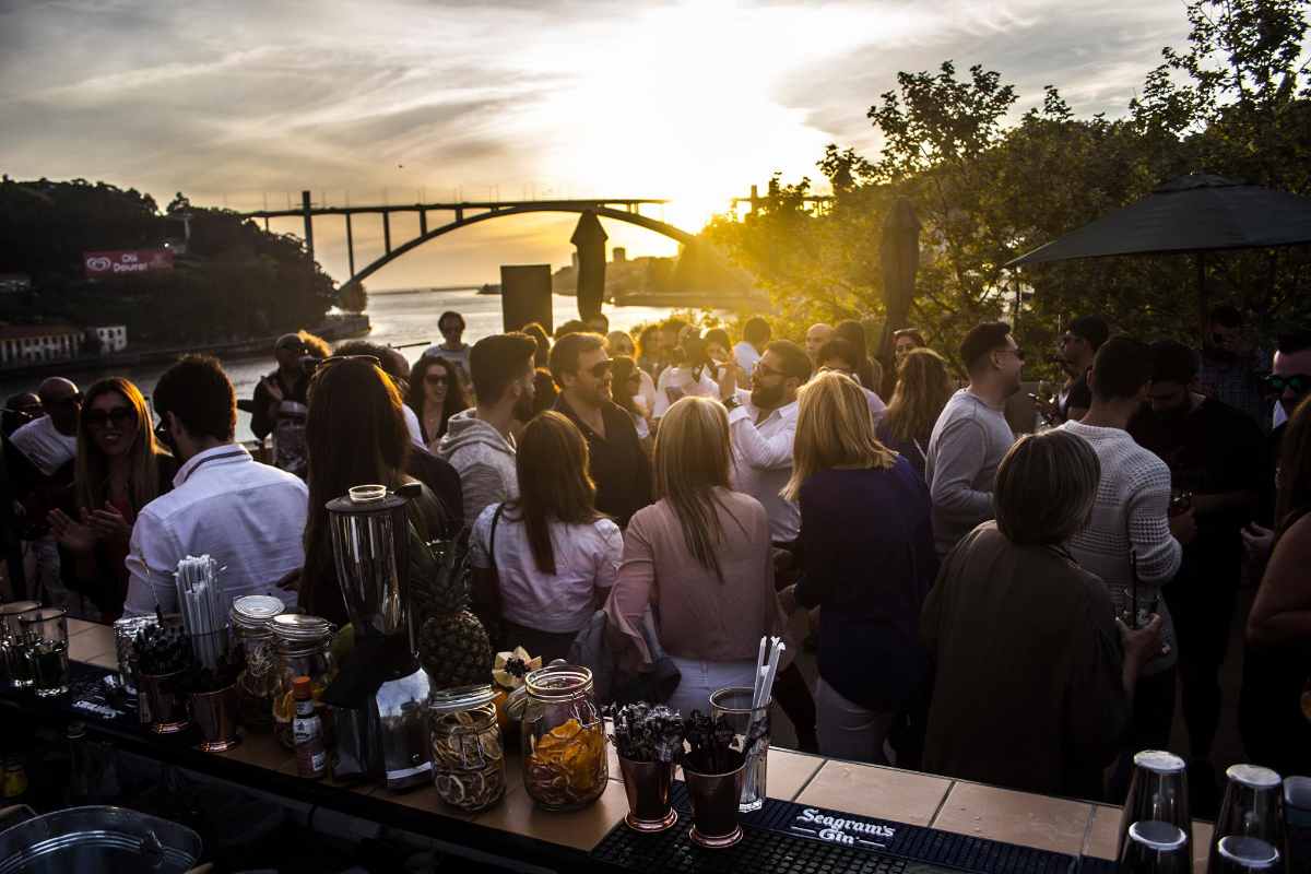 douro-sky-lounge-at-sunset-rooftop-bars-porto