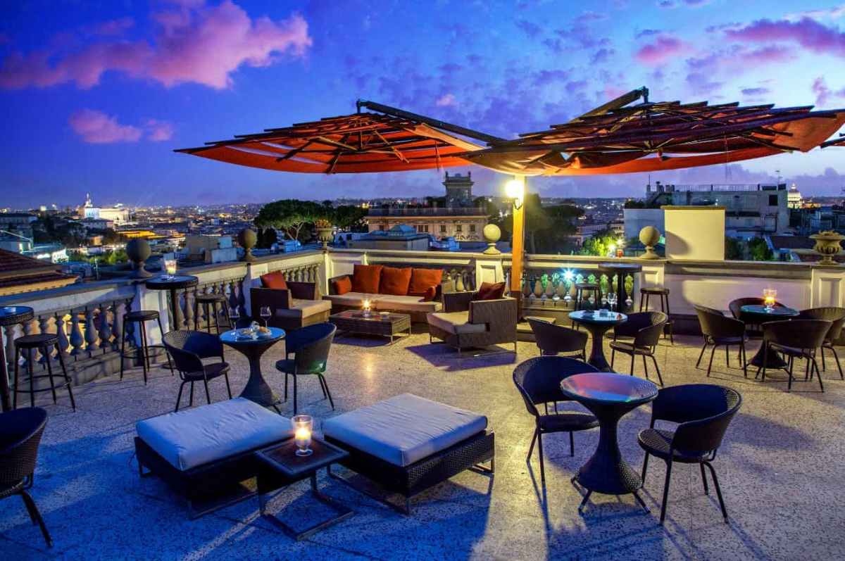 granet-restaurant-bar-and-terraces-in-evening