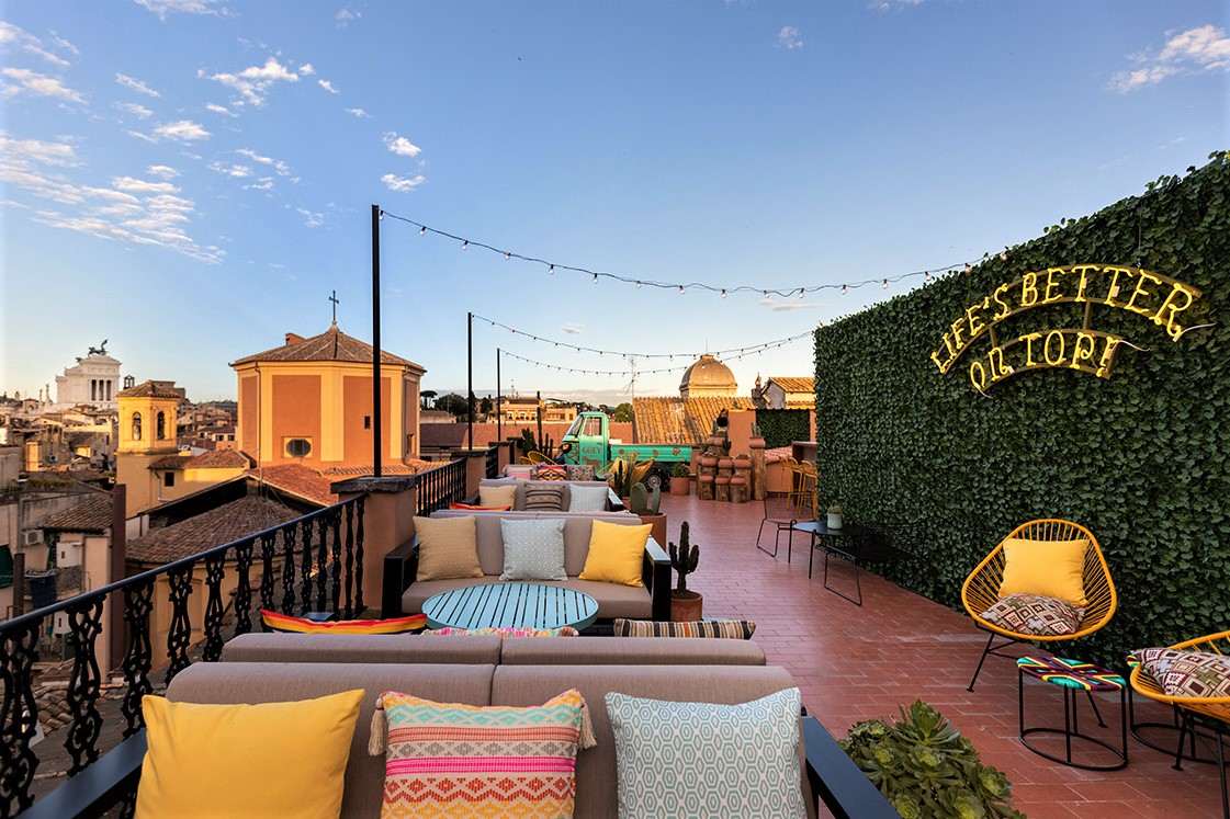 hey-guëy-at-chapter-roma-at-sunset-rooftop-bars-rome