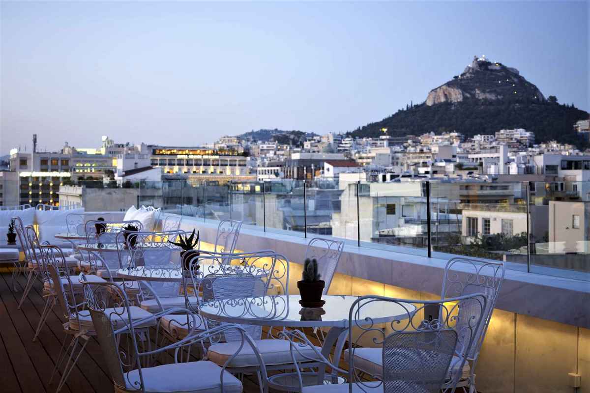 new-art-lounge-in-evening-rooftop-bars-athens