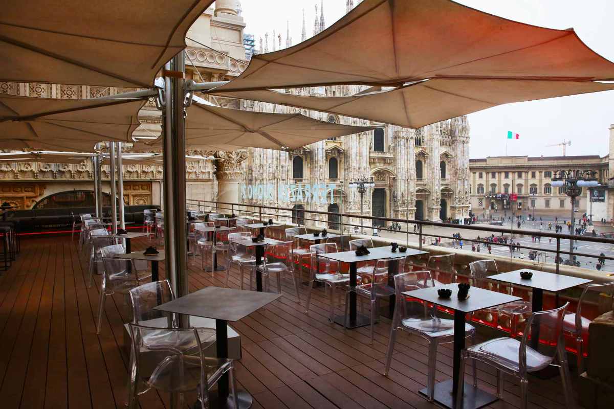 seating-on-terrazza-duomo-21-rooftop-bars-milan