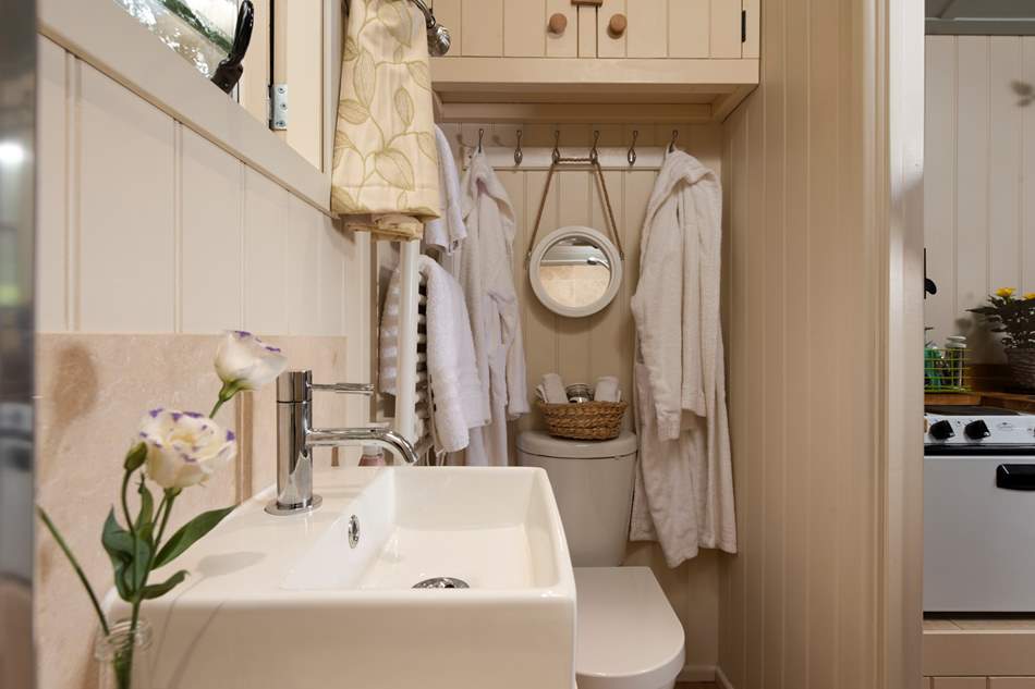 sink-and-toilet-in-small-en-suite-bathroom