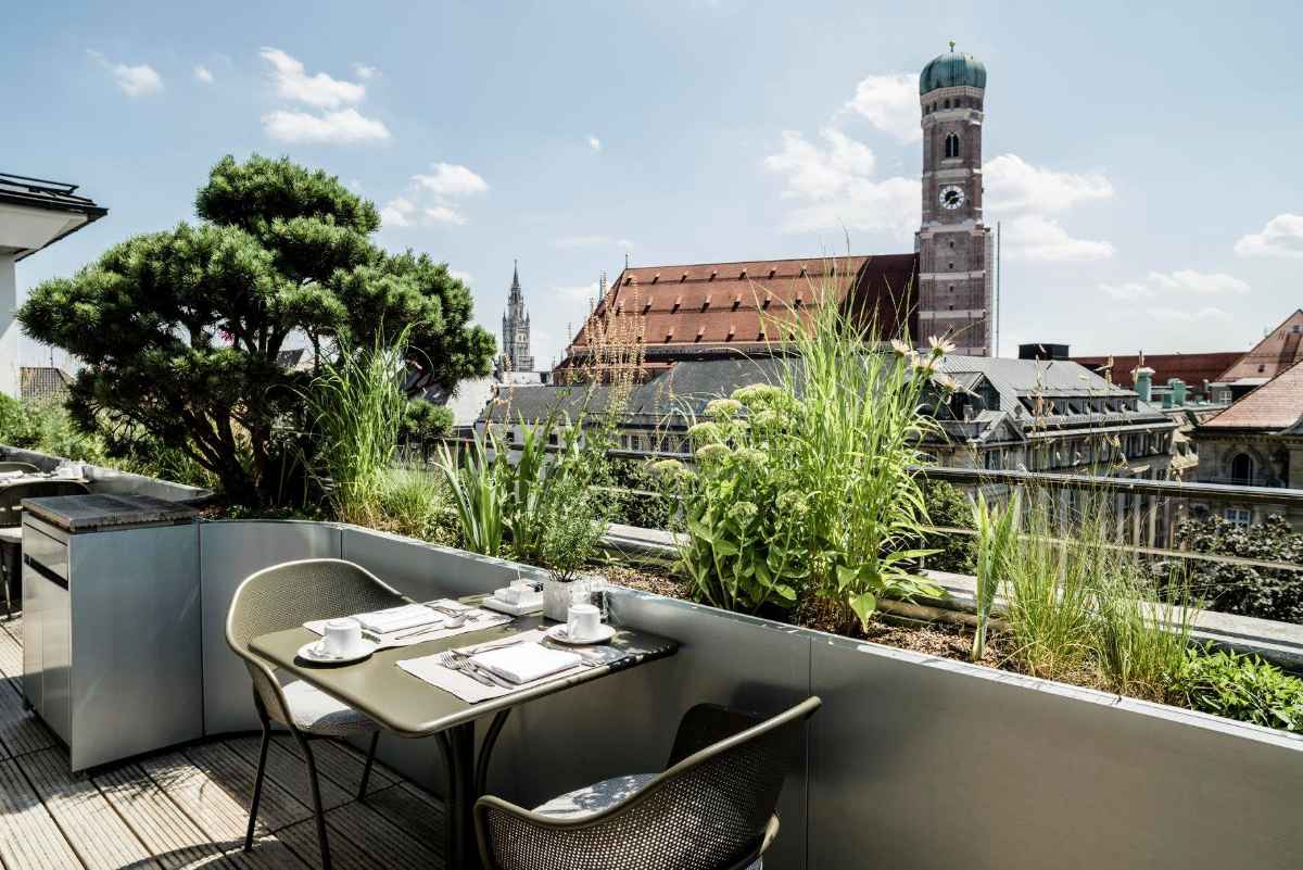 blue-spa-terrace-at-hotel-bayerischer-hof-rooftop-bars-munich
