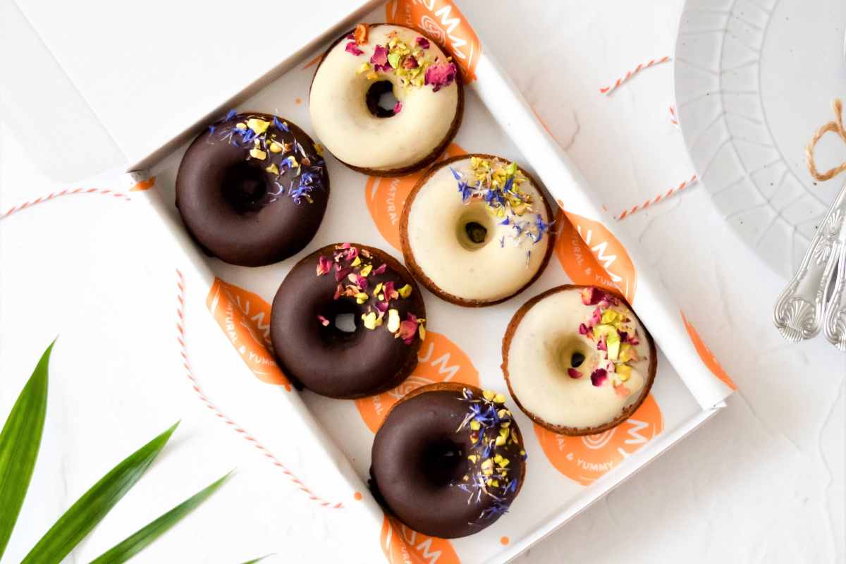 chocolate-doughnuts-on-tray-at-yumbles