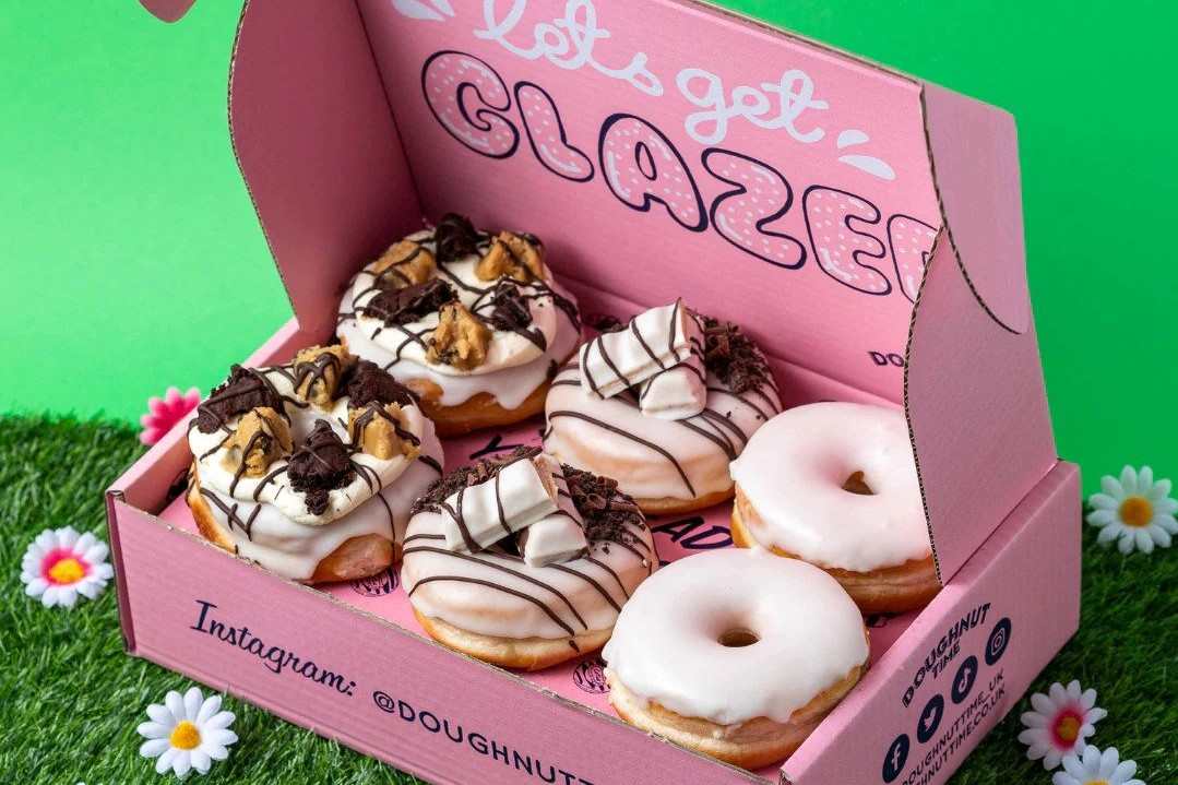 doughnuts-in-pink-box-at-doughnut-time