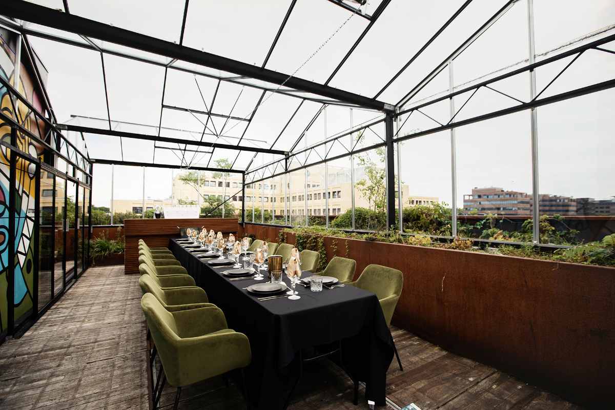 kleurstoff-events-and-rooftop-bar-in-daytime