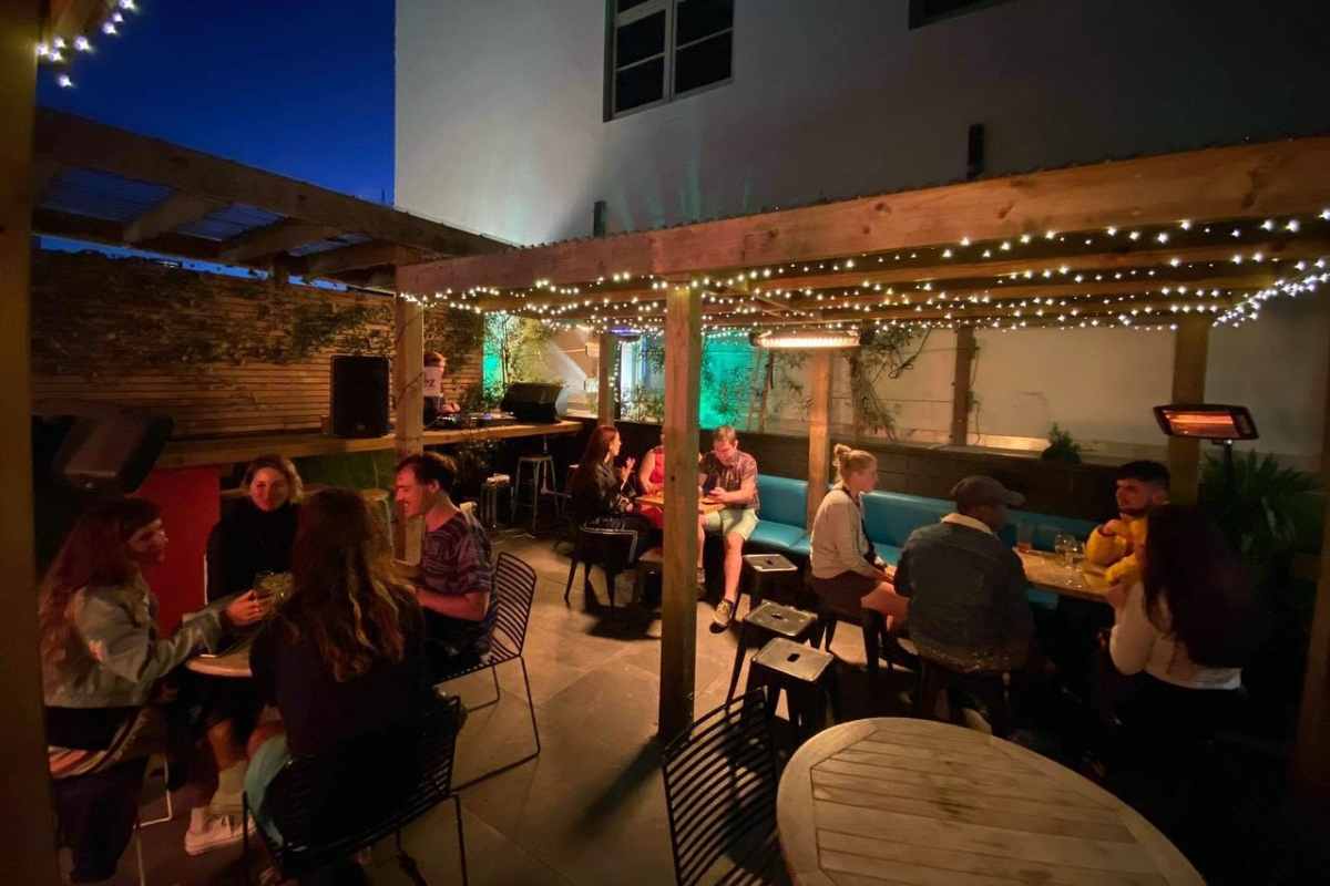 mockingbird-at-night-rooftop-bars-wellington