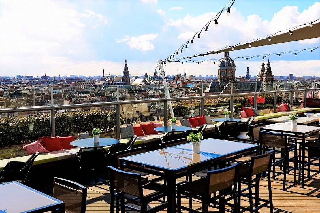 tables-on-skylounge-on-sunny-day
