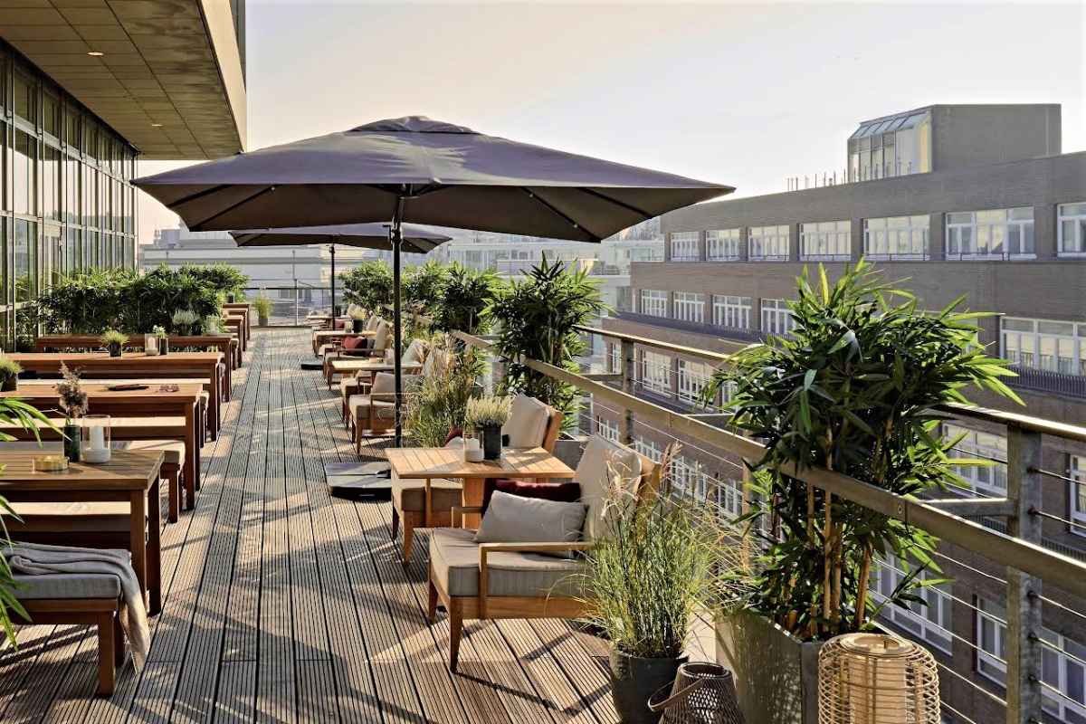 terrace-of-botanist-bar-rooftop-bars-hamburg