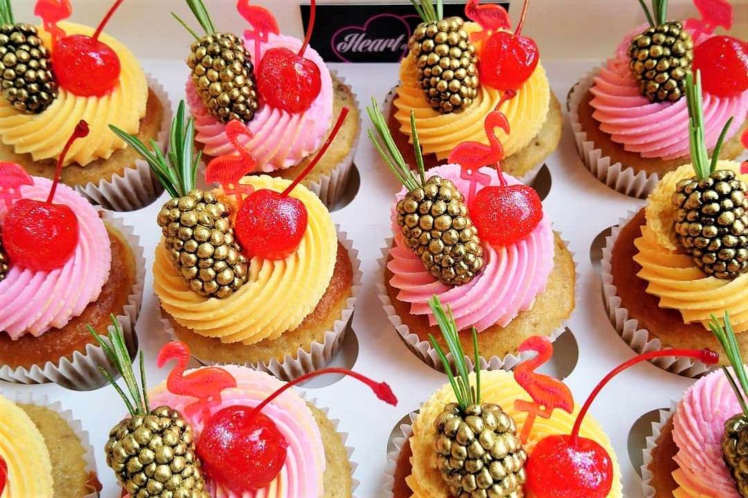 tropical-cupcakes-from-heart-of-cake