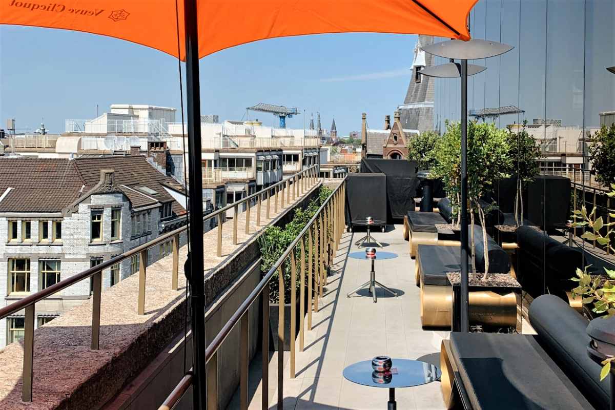 w-lounge-at-w-amsterdam-rooftop-bars-amsterdam