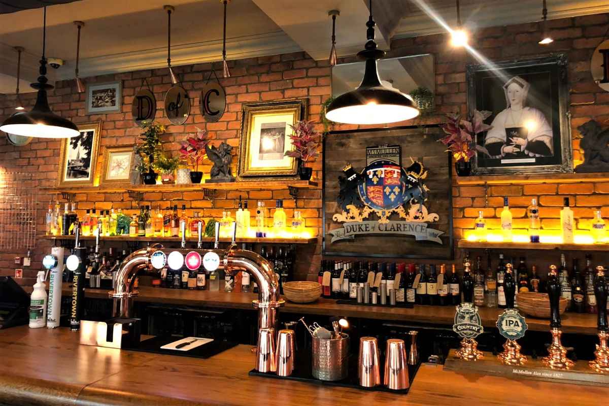 bar-inside-the-duke-of-clarence-pub