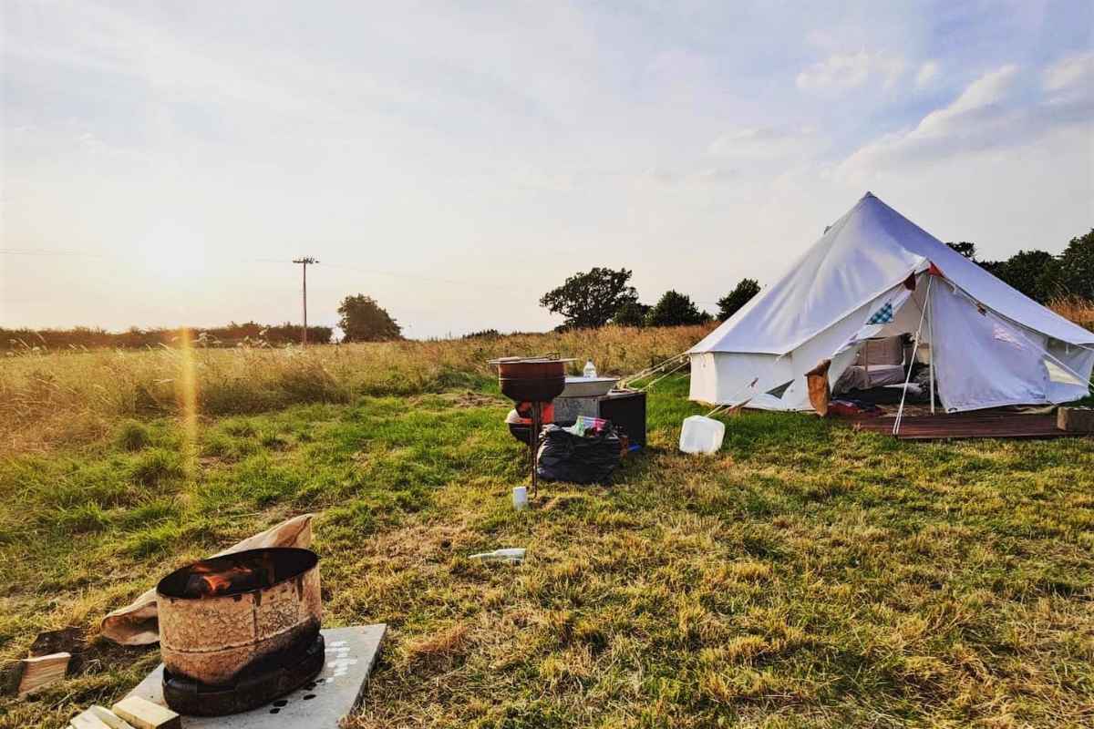 bell-tent-at-north-end-farm-glamping-bedfordshire