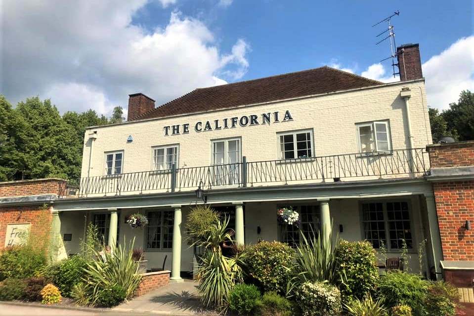 exterior-of-the-california-pub-on-sunny-day
