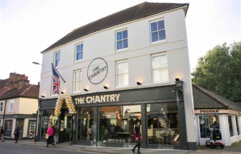 exterior-of-the-chantry-pub-bottomless-brunch-chichester