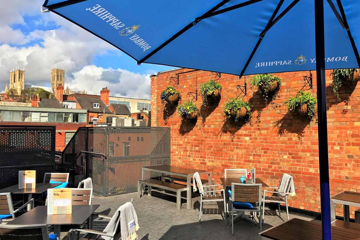 home-nightclub-roof-terrace-on-sunny-day