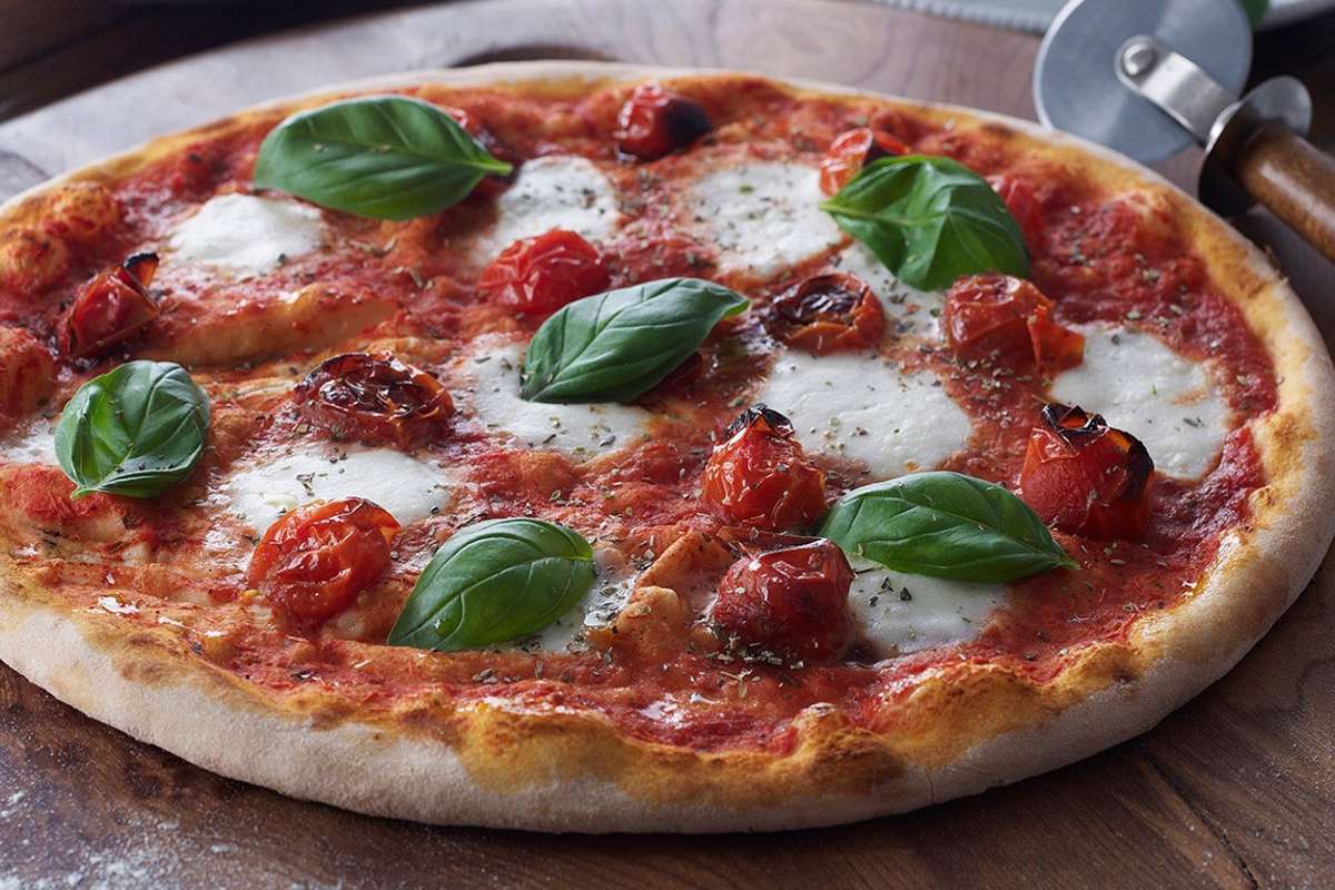 margherita-pizza-on-table-basilico-vegan-pizza-london