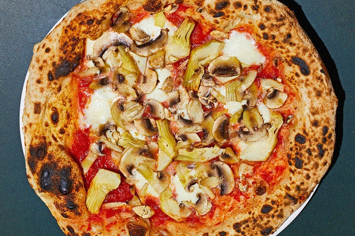 mushroom-pizza-happy-face-pizzas-vegan-pizza-london