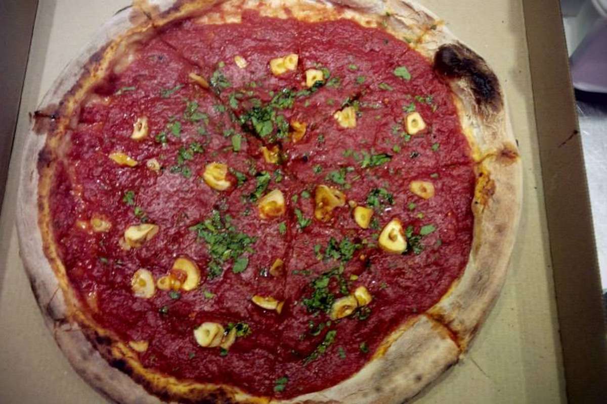 organica-pizza-marinara-pizza-in-box