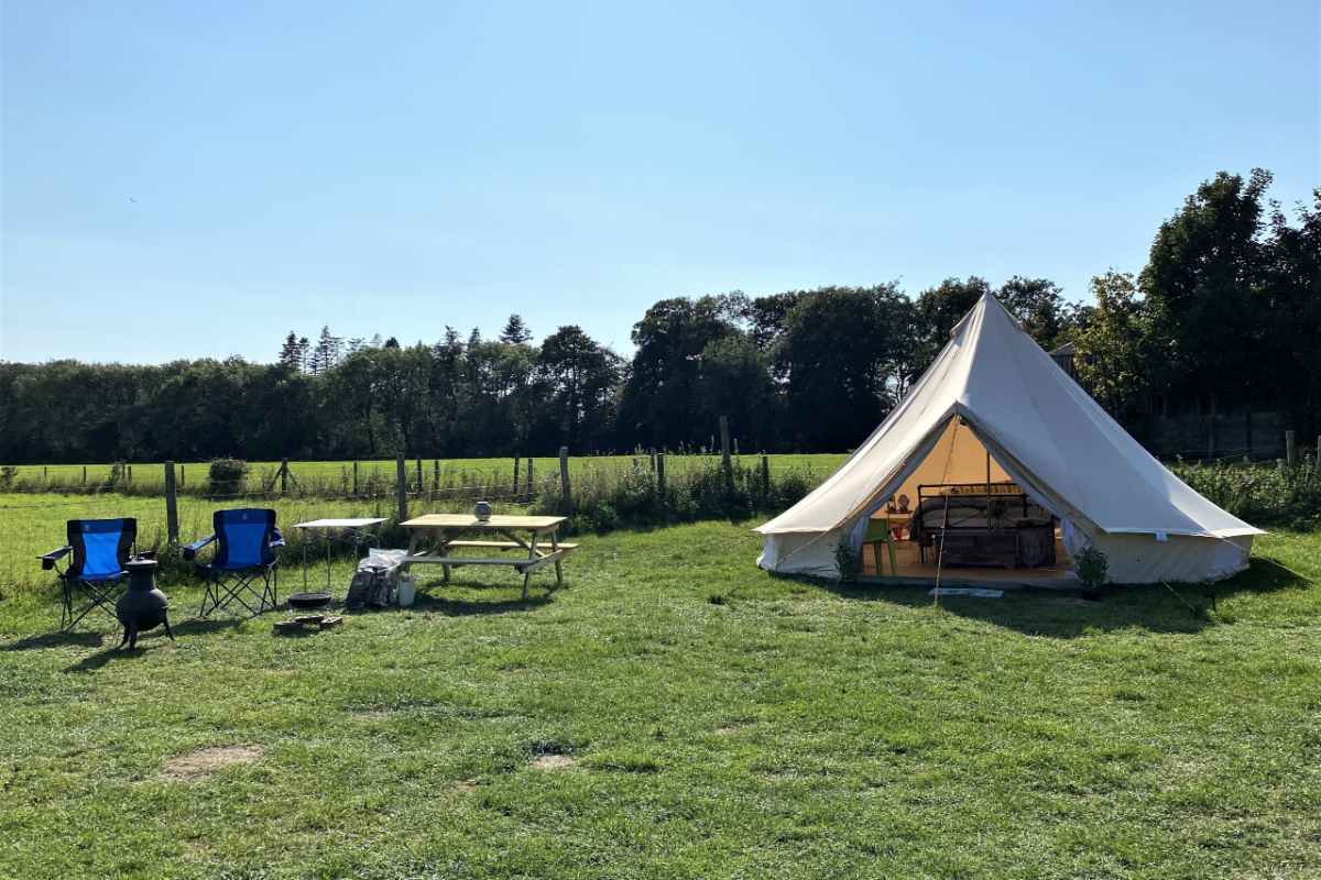 whiteleaf-bell-tent-at-hill-farm-campsite-glamping-hertfordshire