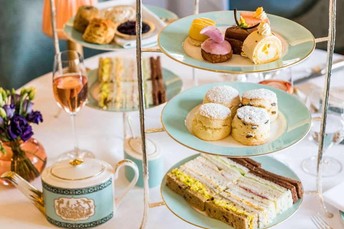 afternoon-tea-on-stands-at-fortnum-and-mason