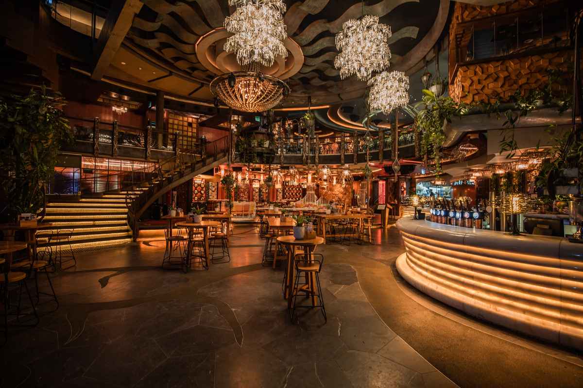 bar-and-tables-inside-cloudland-bar-and-restaurant