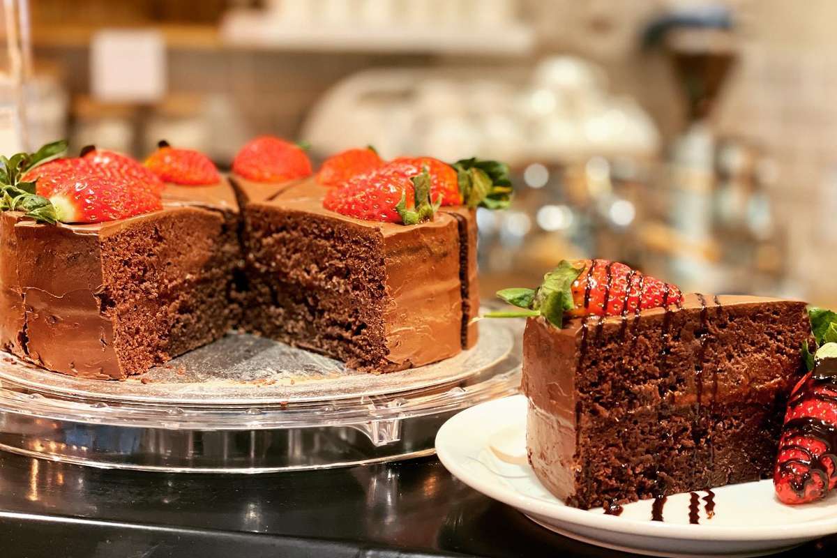chocolate-cake-with-strawberries-nama-cafe-and-cake-house