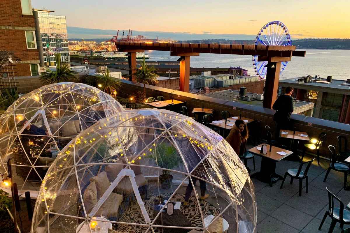 igloos-at-maximilien-restaurant-rooftop-bars-seattle