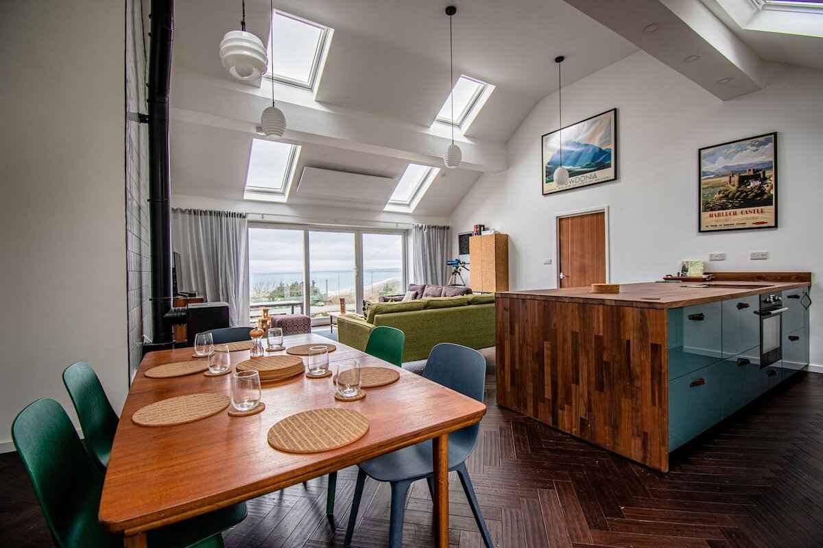 kitchen-and-living-room-inside-tan-y-garth-cottage