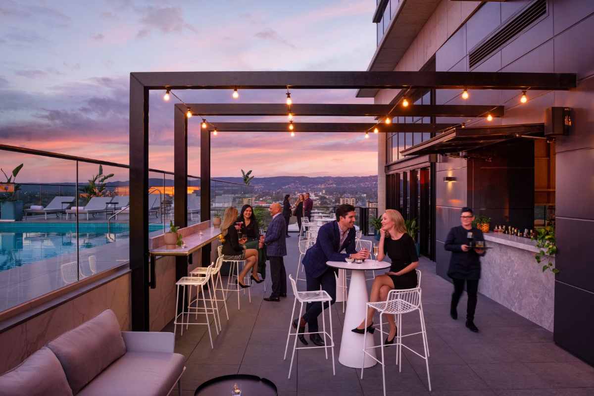 luna10-bar-at-crowne-plaza-hotel-rooftop-bars-adelaide