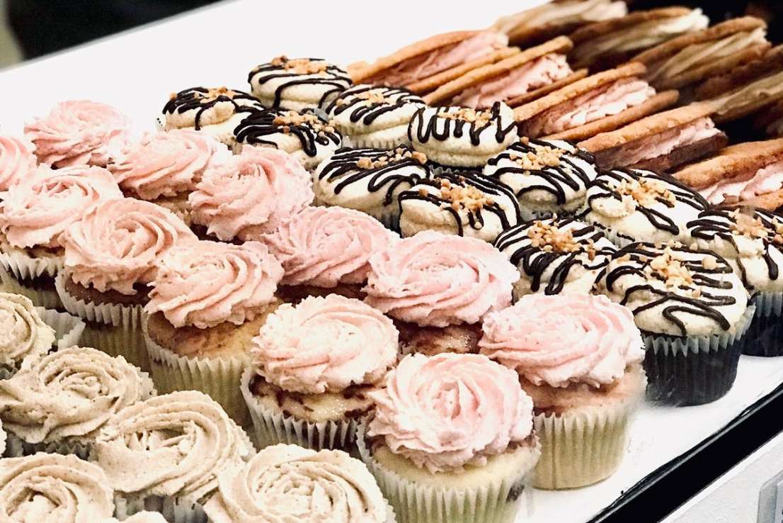 selection-of-cupcakes-at-cupcakes-and-shhht