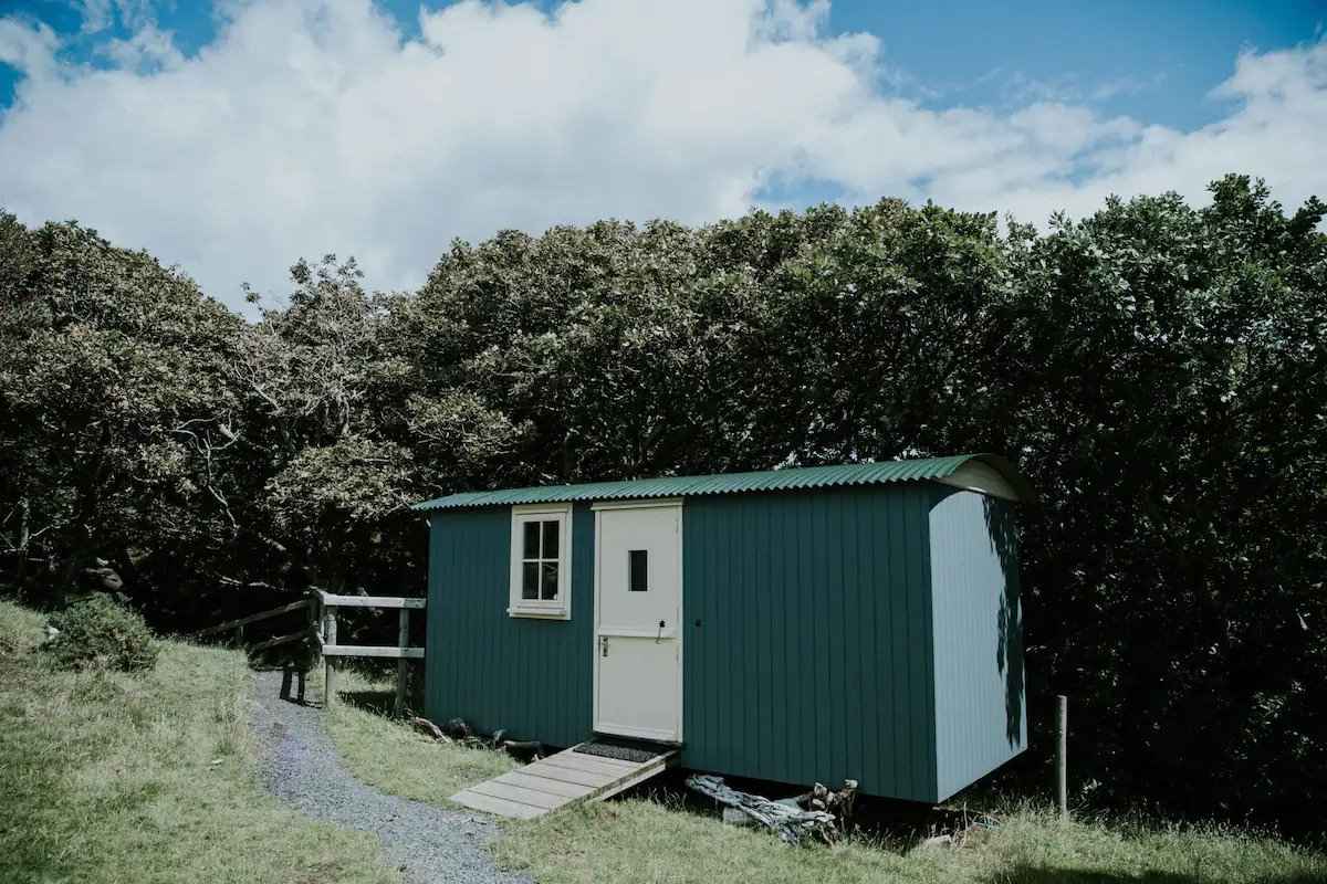 snowdonia-shepherds-hut-by-trees-on-sunny-day