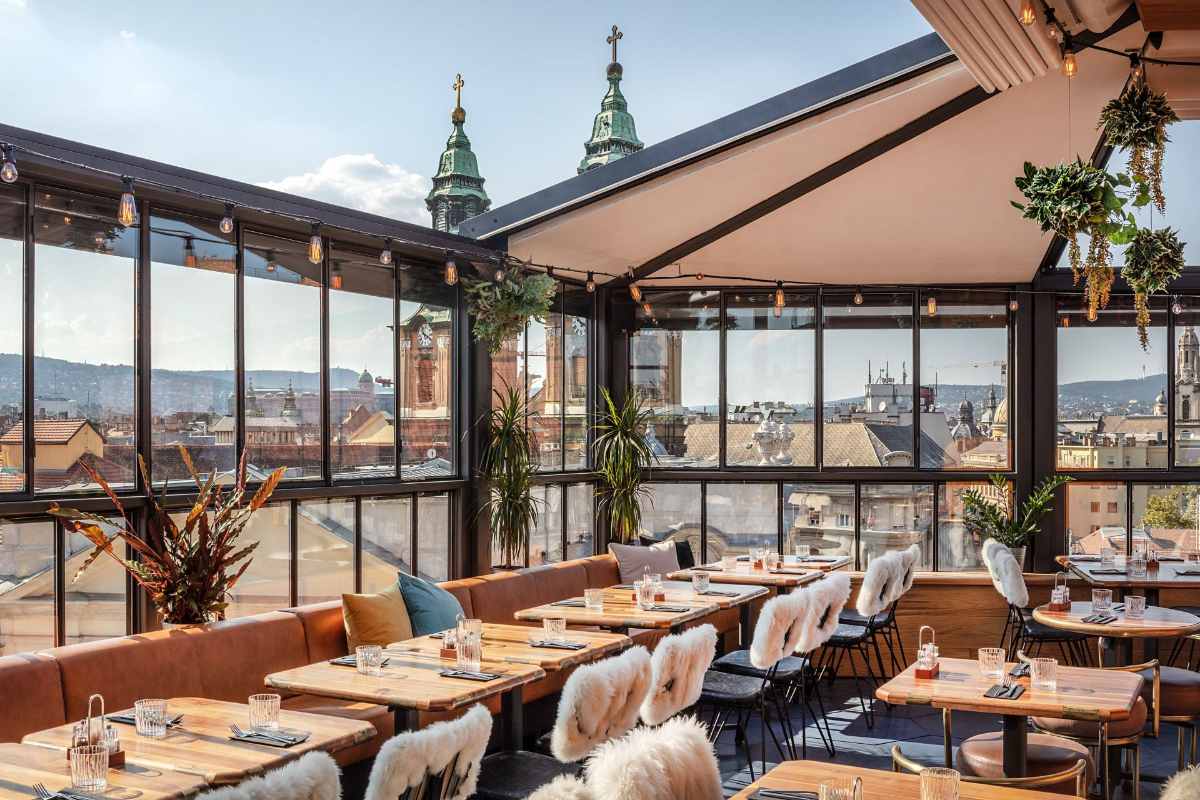 solid-wine-bar-and-restaurant-rooftop-bars-budapest