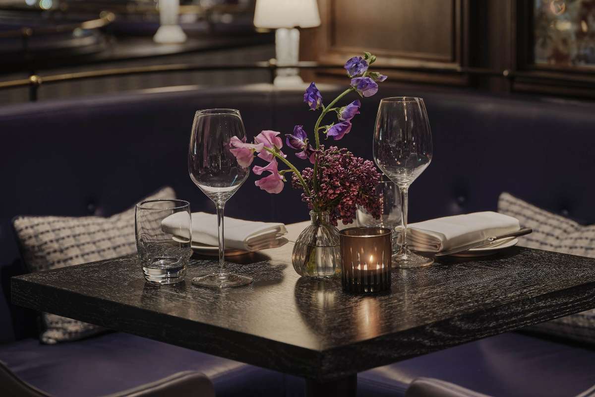 table-with-wine-glasses-interior-of-indigo-at-one-aldwych