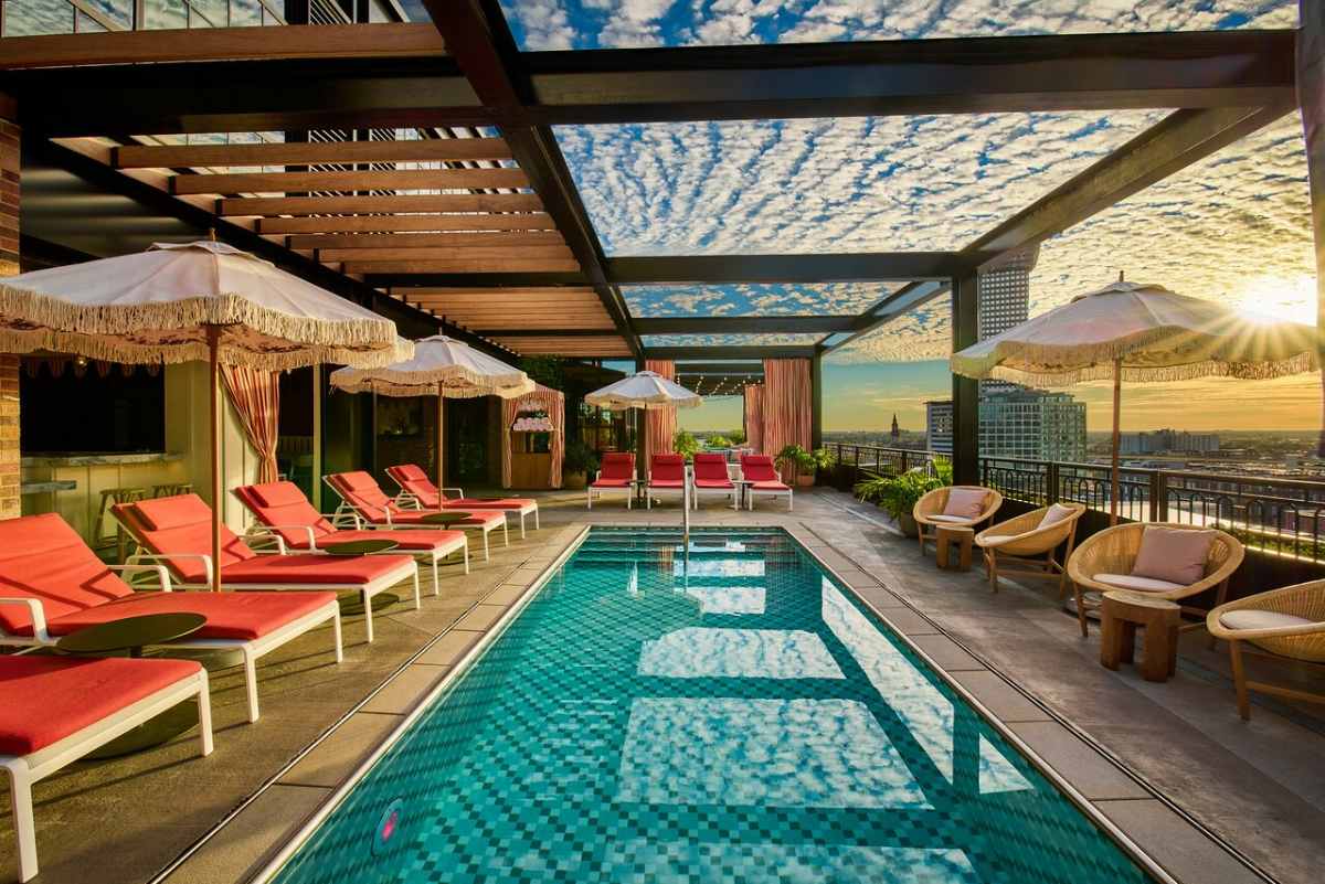 the-pool-club-at-virgin-hotels-rooftop-bars-new-orleans