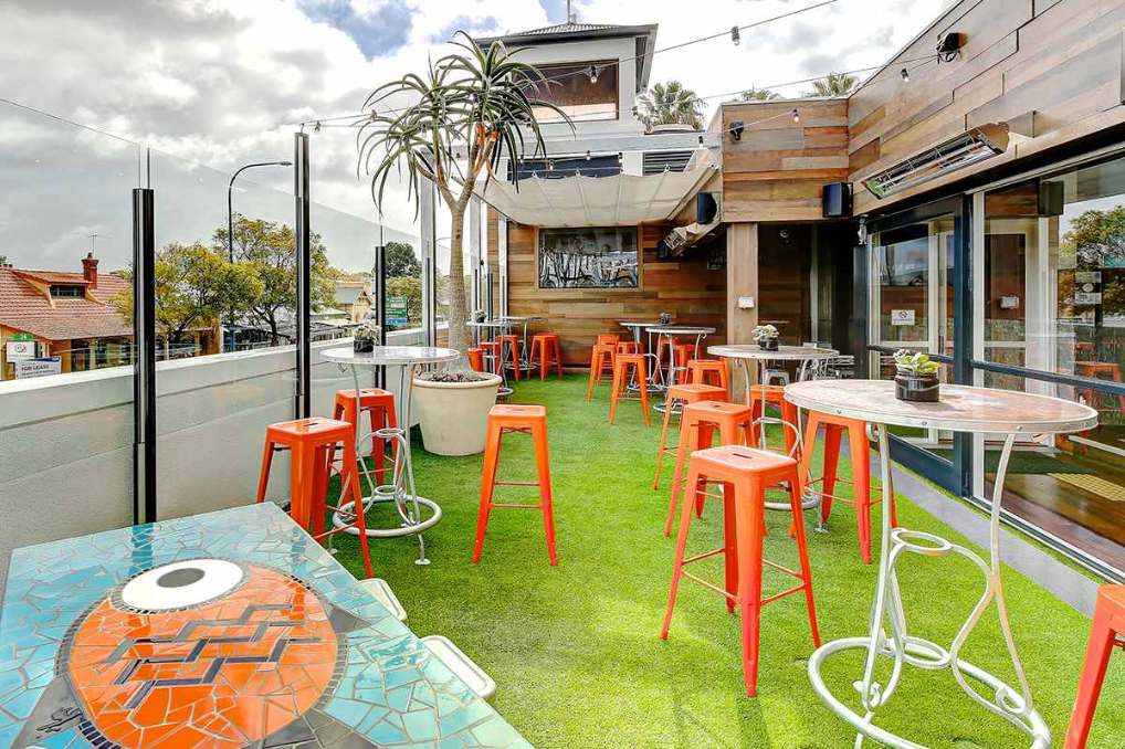 the-unley-pub-rooftop-bar-in-daytime