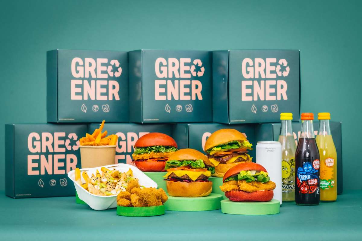 vegan-burgers-sides-and-drinks-with-boxes-from-clean-kitchen