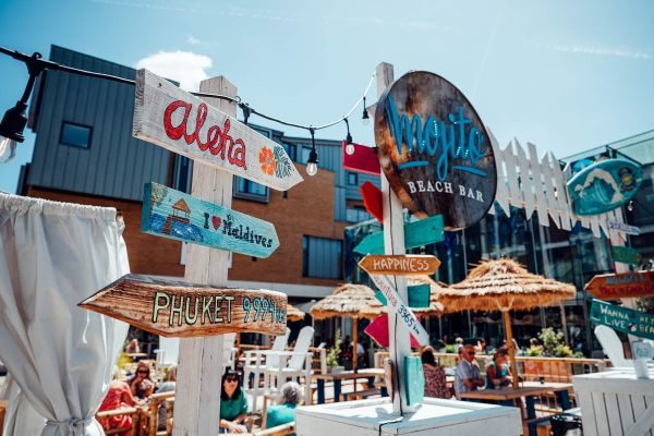signs-pointing-to-exterior-of-mojito-beach-bar