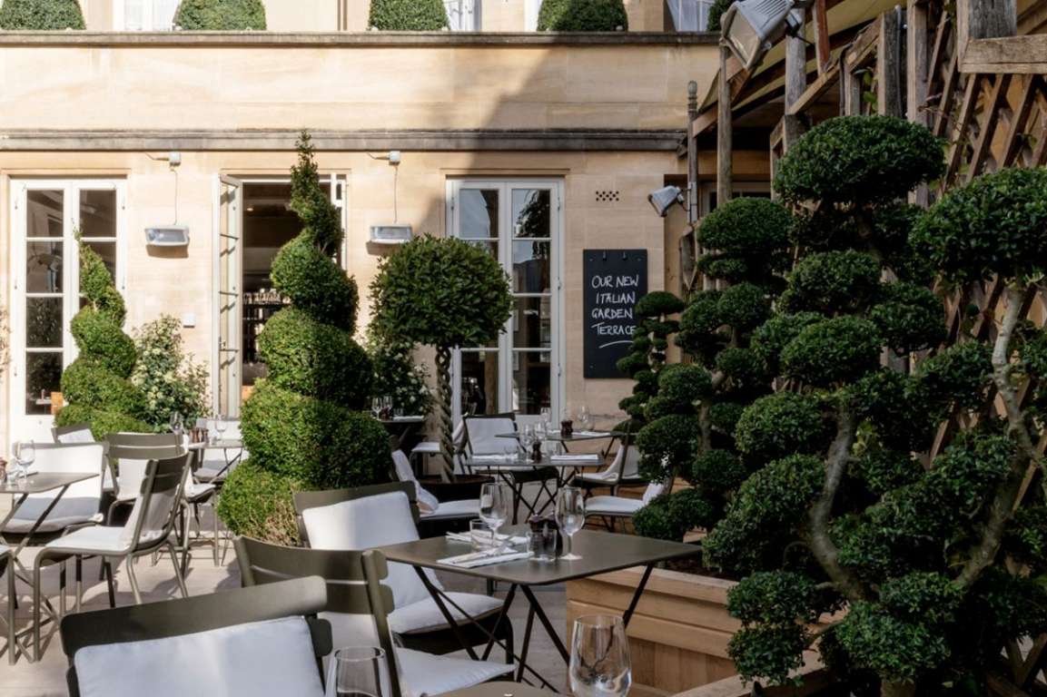 exterior-terrace-at-quod-restaurant-and-bar