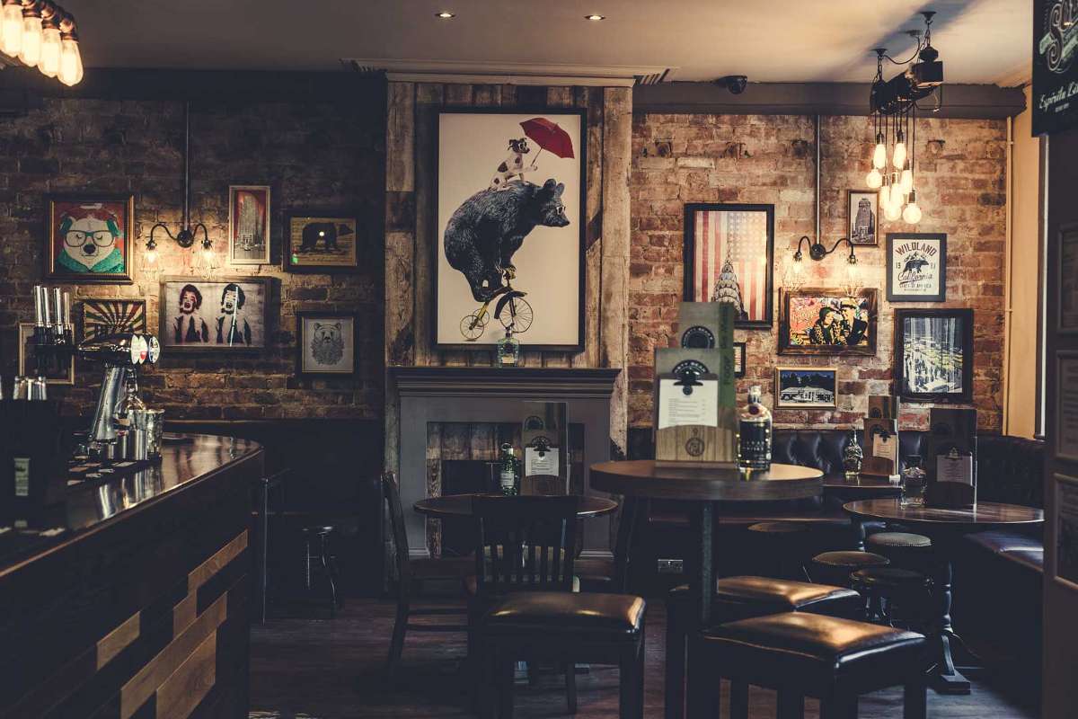 interior-of-thirsty-bear-pub-and-pizza-restaurant