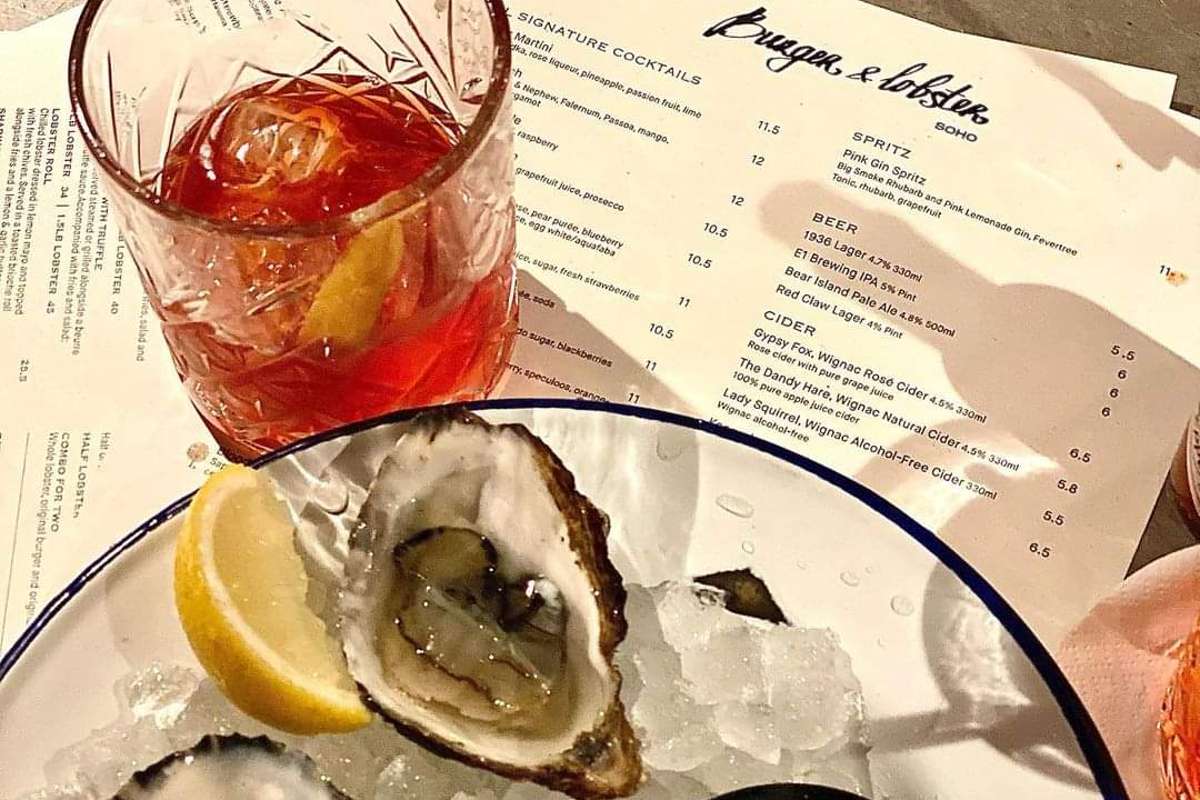 oysters-and-a-cocktail-from-burger-and-lobster