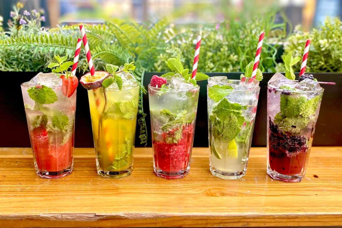 selection-of-mojitos-on-a-shelf-at-tier